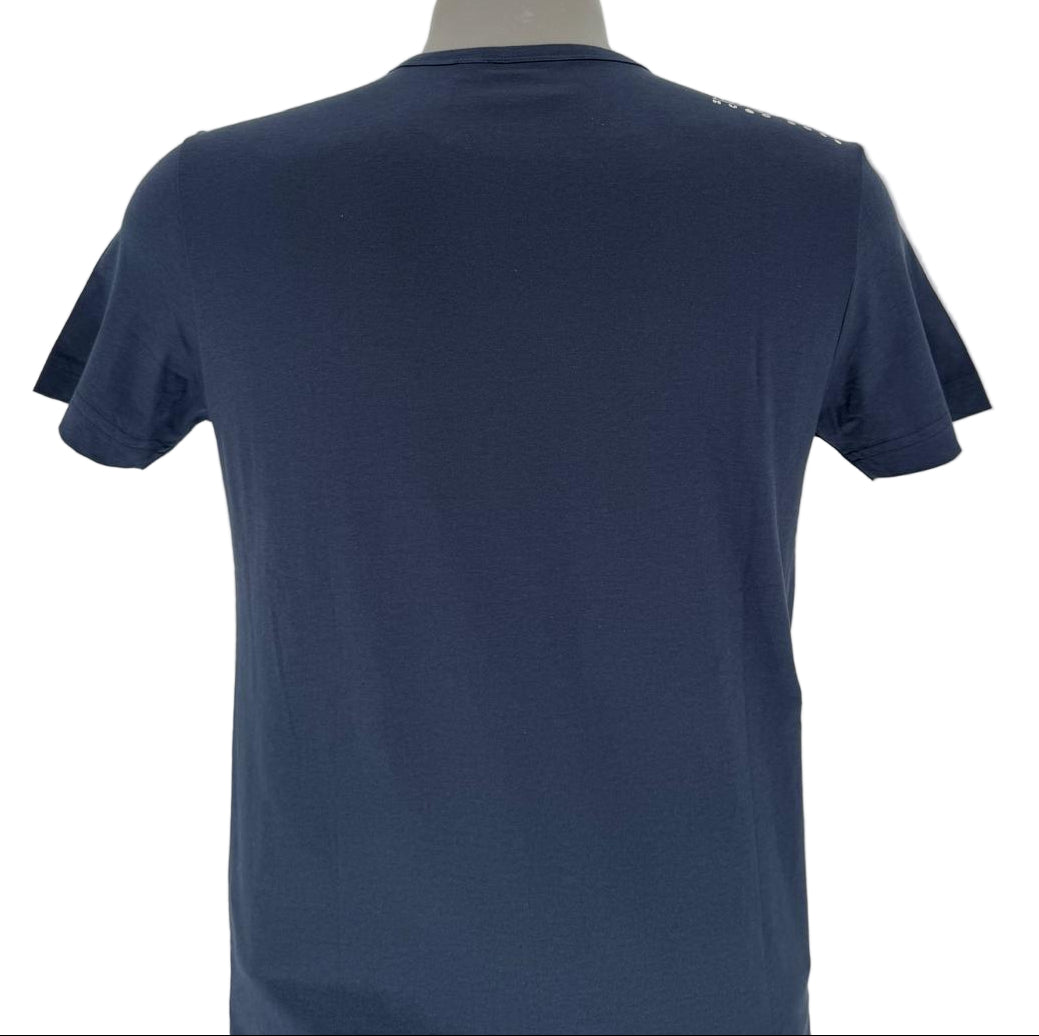 Elevate your everyday wardrobe with the Hugo Boss Basic Tee in Navy Blue, designed for men who value clean, modern style and premium comfort.