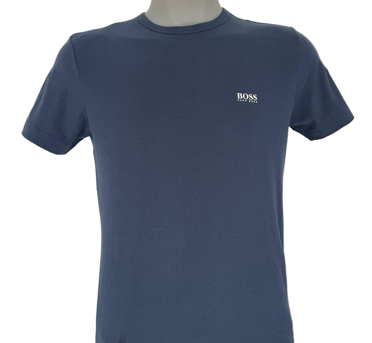 Elevate your everyday wardrobe with the Hugo Boss Basic Tee in Navy Blue, designed for men who value clean, modern style and premium comfort.