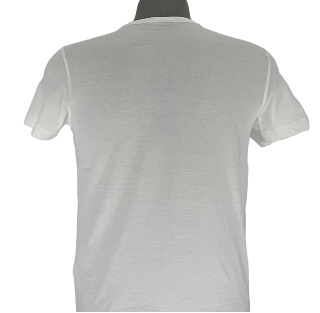 Clean, elegant, and unmistakably premium — the Hugo Boss Basic White T-Shirt with Gold Curved Logo is designed for those who value luxury in simplicity.