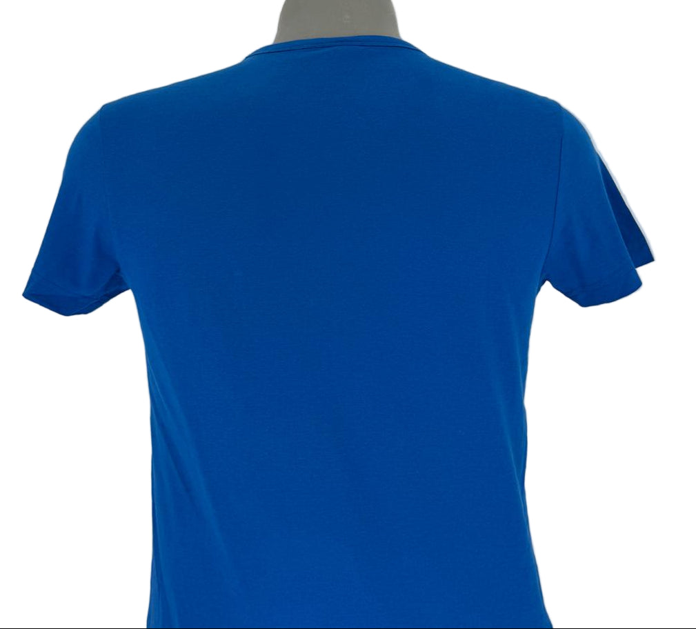 Upgrade your everyday essentials with the Hugo Boss Basic T-Shirt in Blue, styled with the signature curved white HUGO BOSS logo — bold, clean, and instantly iconic.