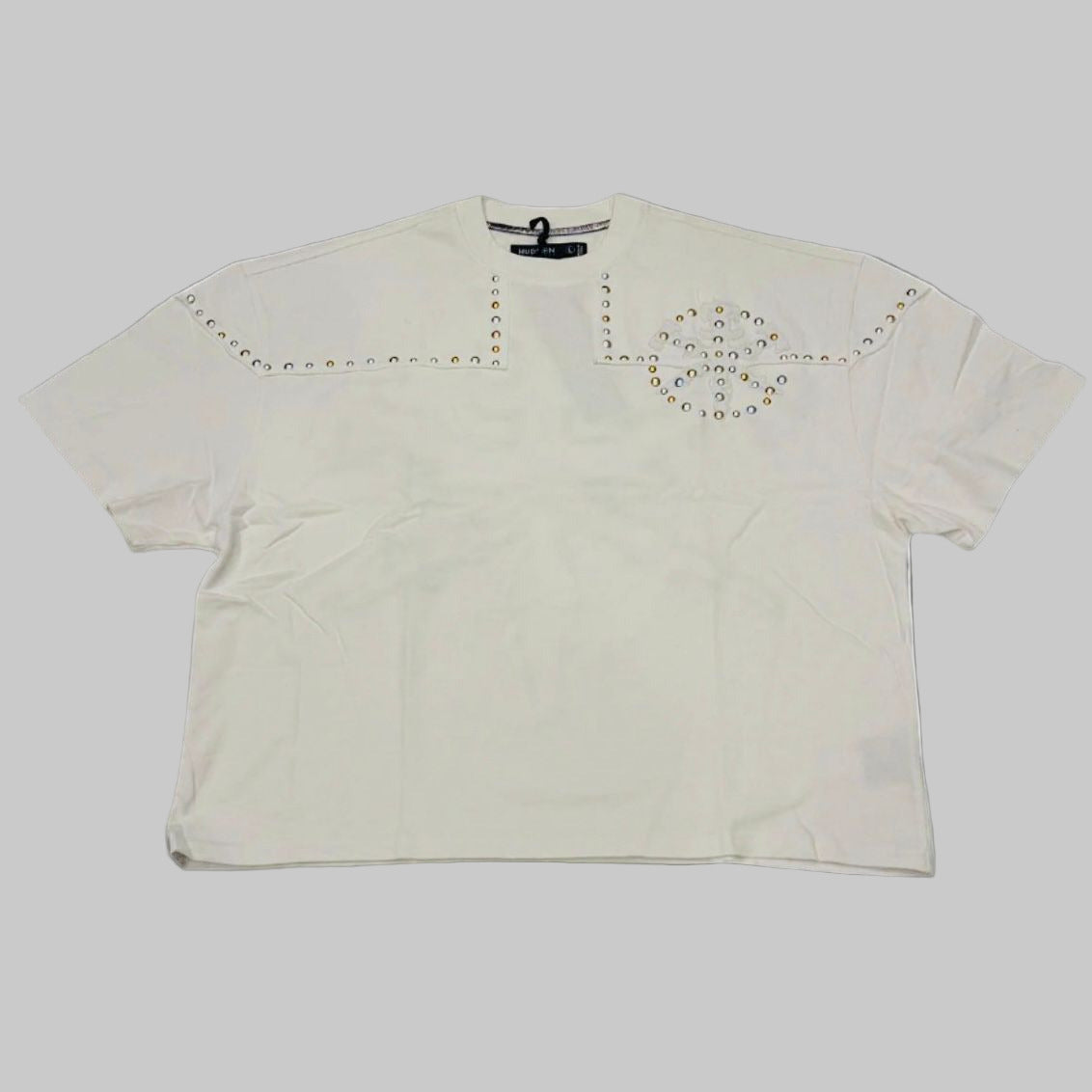 The HUDSON OUTERWEAR Swords Studs T-Shirt comes in white and features distinctive sword and stud detailing. Designed in a regular fit, this T-shirt offers a bold look while maintaining everyday wearability.