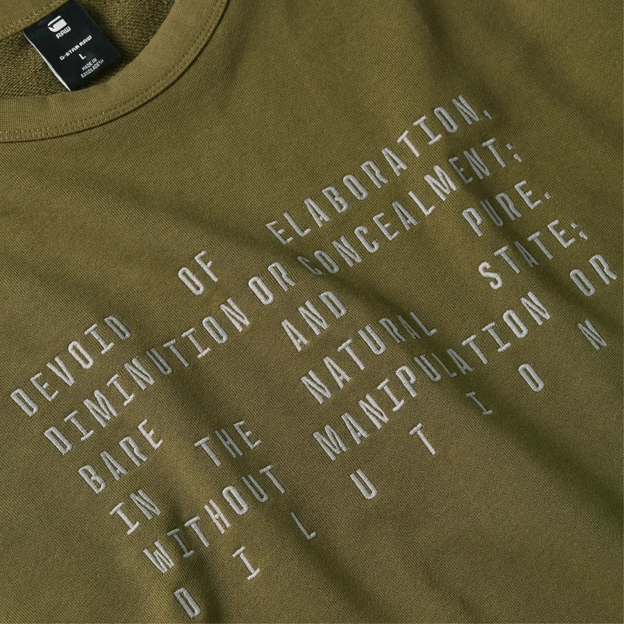 The Text Graphic Sweater features a relaxed fit and a heavyweight organic cotton construction for comfort and durability. Designed with long sleeves and a regular length, it’s finished with bold text graphics on the front, making it a standout piece for everyday wear.