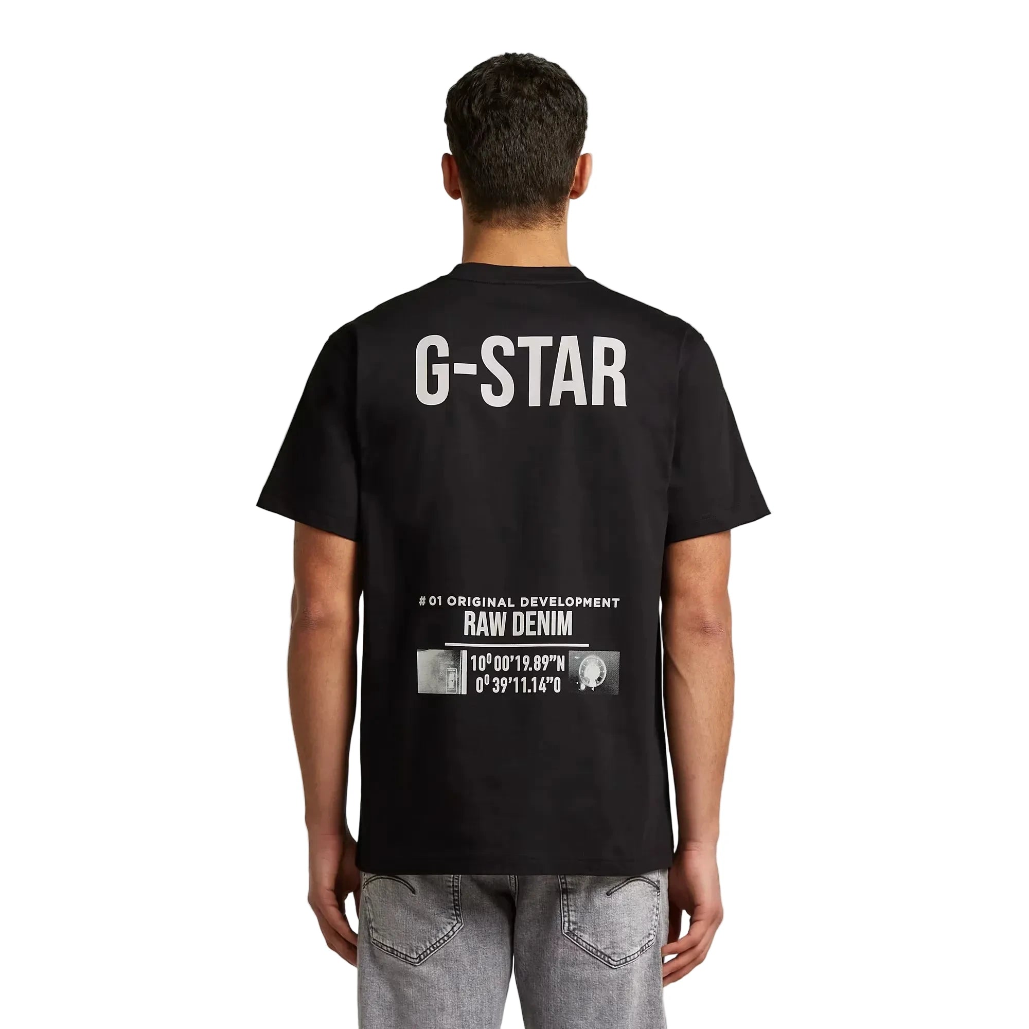 G-Star Multi Graphic Tee with round neck, short sleeves, and lightweight organic cotton fabric