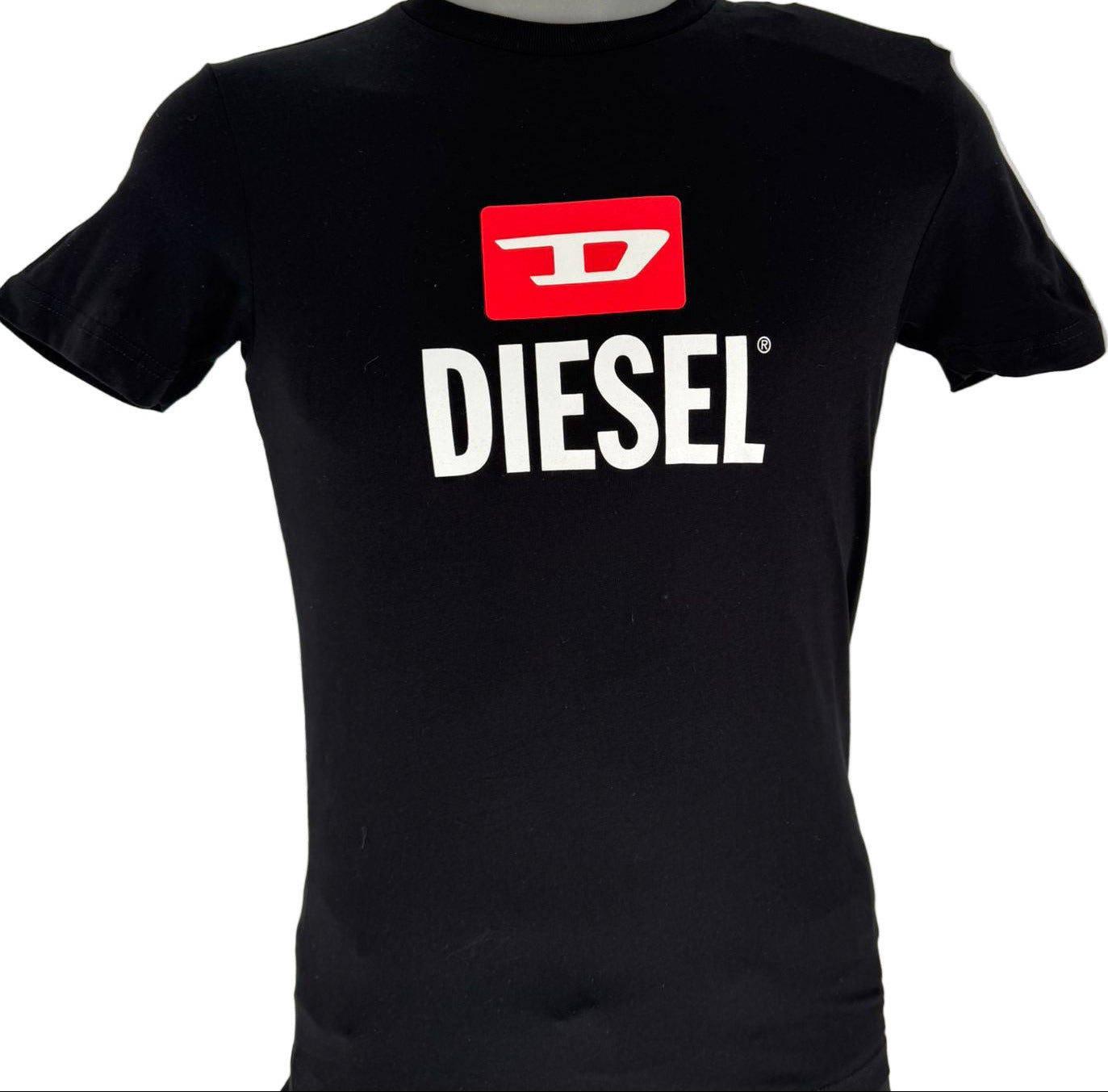 Elevate your everyday style with the T-Diegor G15 T-Shirt (Deep/Black) — a premium wardrobe essential designed for comfort, durability, and effortless streetwear appeal.