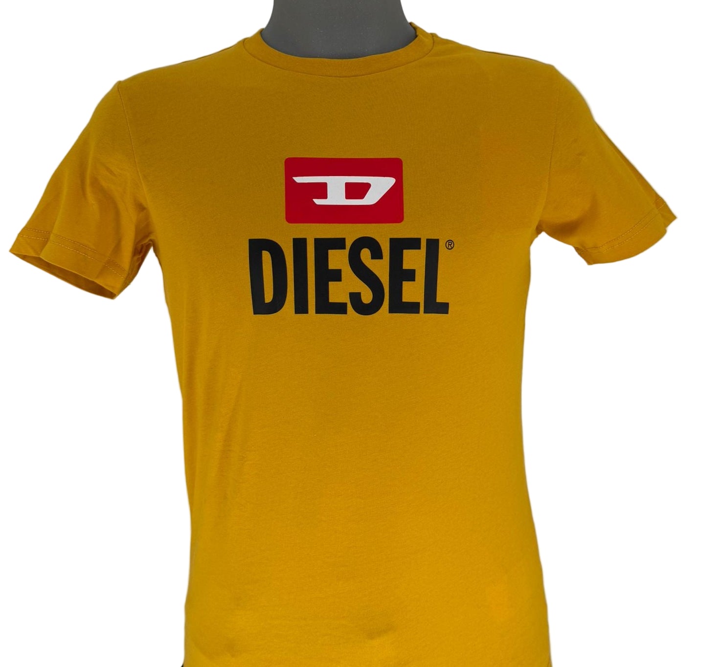 Upgrade your everyday essentials with the T-Diegor G15 T-Shirt in Golden/Yellow, a standout piece crafted for comfort, style, and modern streetwear appeal.