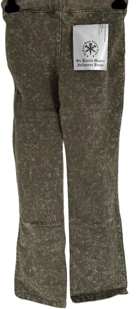 Add effortless streetwear style to your child’s wardrobe with the Infamous Kids Tie Dye Stacked Pants (Olive).