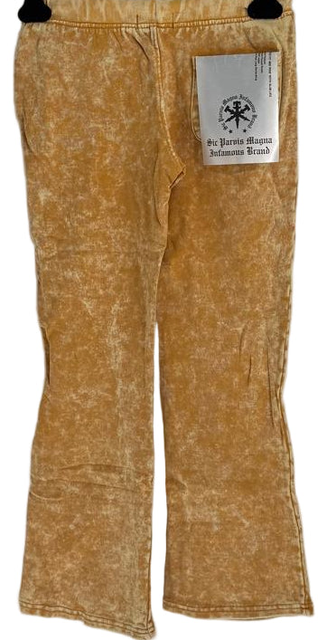 Add warm, earthy tones to your kid’s wardrobe with our Kids Tie Dye Stacked Pants in Timber