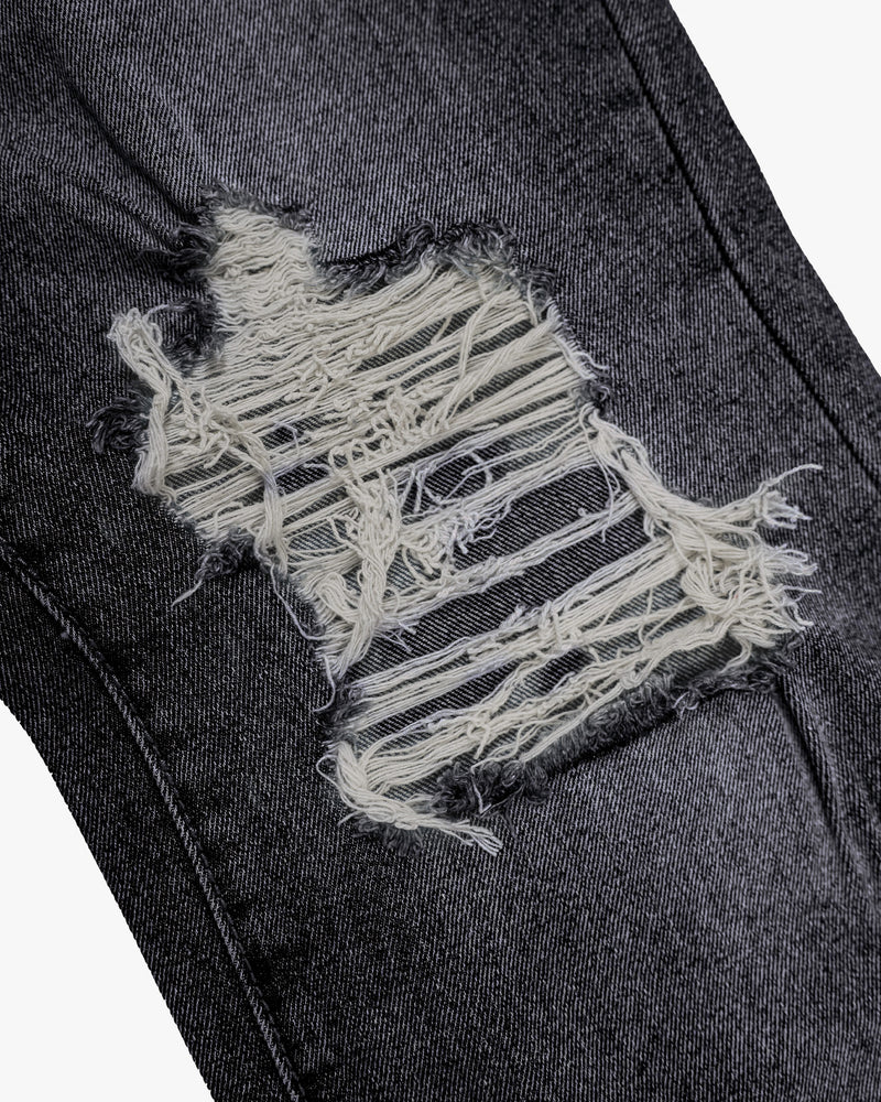 Loose fit distressed jeans in washed denim with classic five-pocket design and knee blowouts