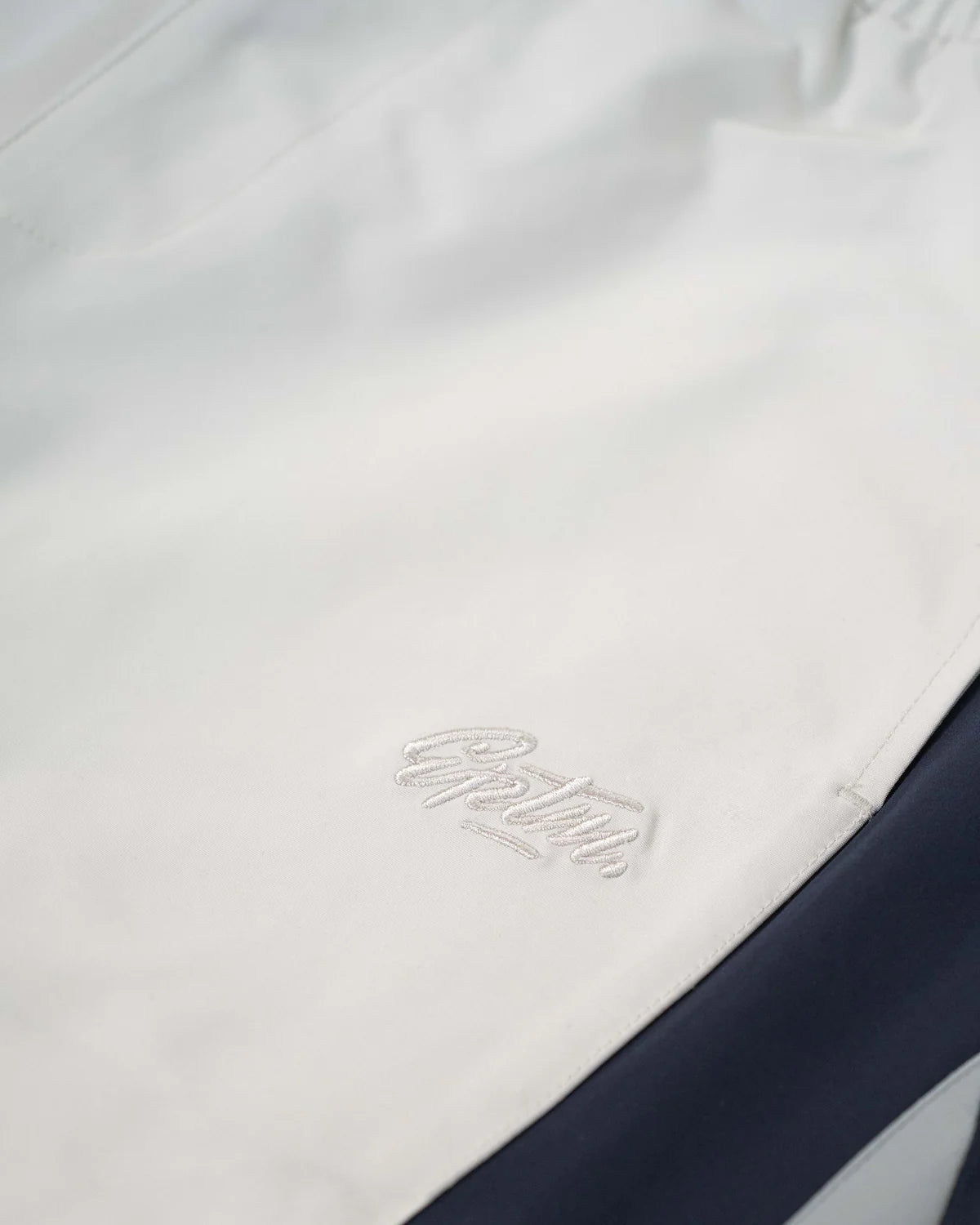 

Yoyo Pants in baggy straight-leg fit with curved color block panels and embroidered logo