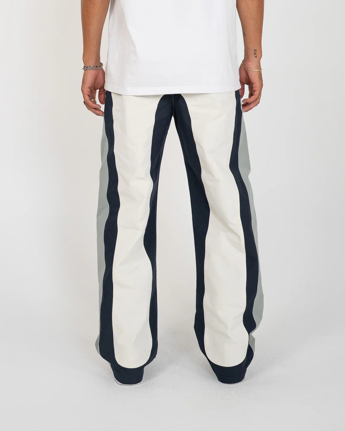 

Yoyo Pants in baggy straight-leg fit with curved color block panels and embroidered logo