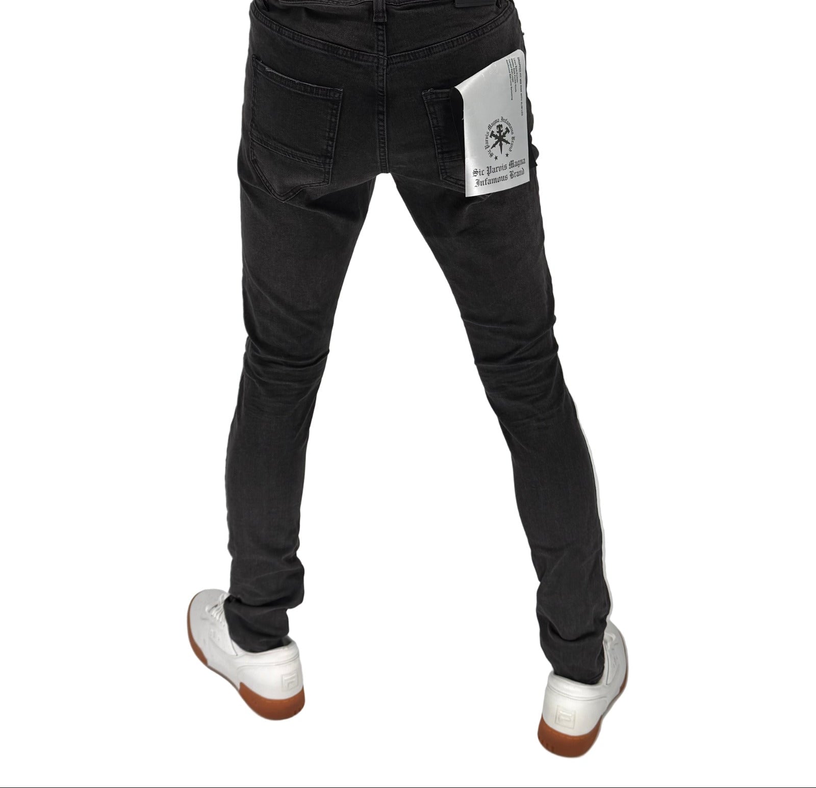 Step up your everyday style with the Infamous Skinny Straight Jeans in Washed Black – the perfect blend of edge and comfort. These jeans feature a modern skinny-straight fit that offers a streamlined silhouette while allowing easy movement throughout the day.