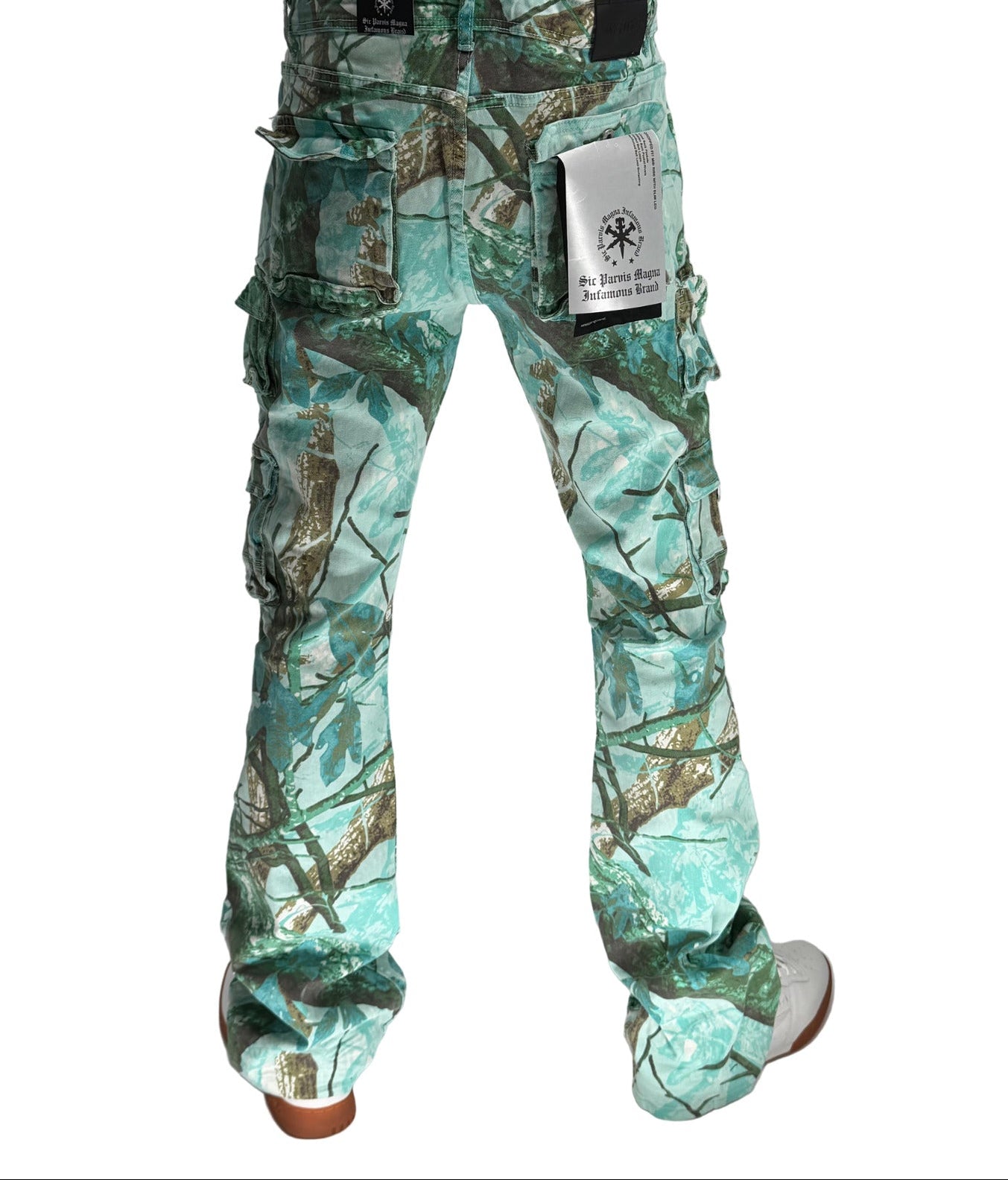 Make a bold move in the Camo Stack Pants in Cameleon Camo – a streetwear essential designed to elevate your fit with standout style and next-level comfort. Featuring an eye-catching camo pattern and a stacked-leg design, these pants bring a modern twist to classic military-inspired fashion.