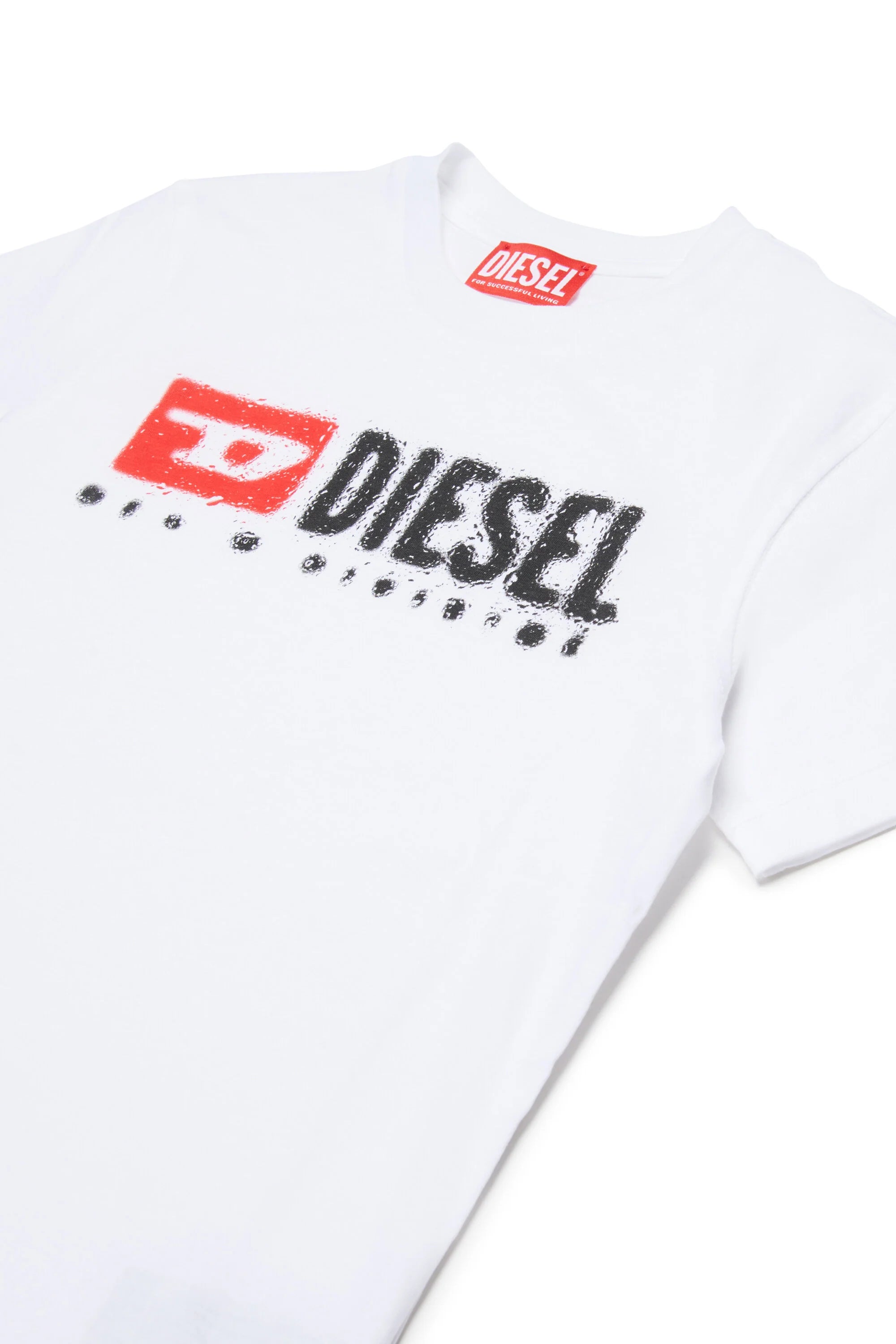 Short-sleeved T-shirt in soft cotton jersey. The Diesel Denim Division logo, enhanced by a water splashed effect, gives a dynamic and modern look. A garment that combines comfort and style.