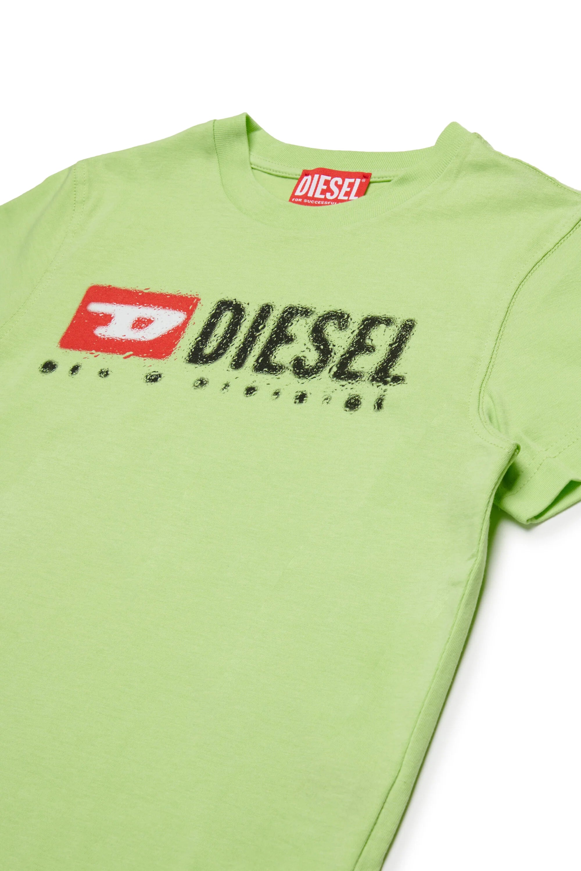 Short-sleeved T-shirt in soft cotton jersey. The Diesel Denim Division logo, enhanced by a water splashed effect, gives a dynamic and modern look. A garment that combines comfort and style.