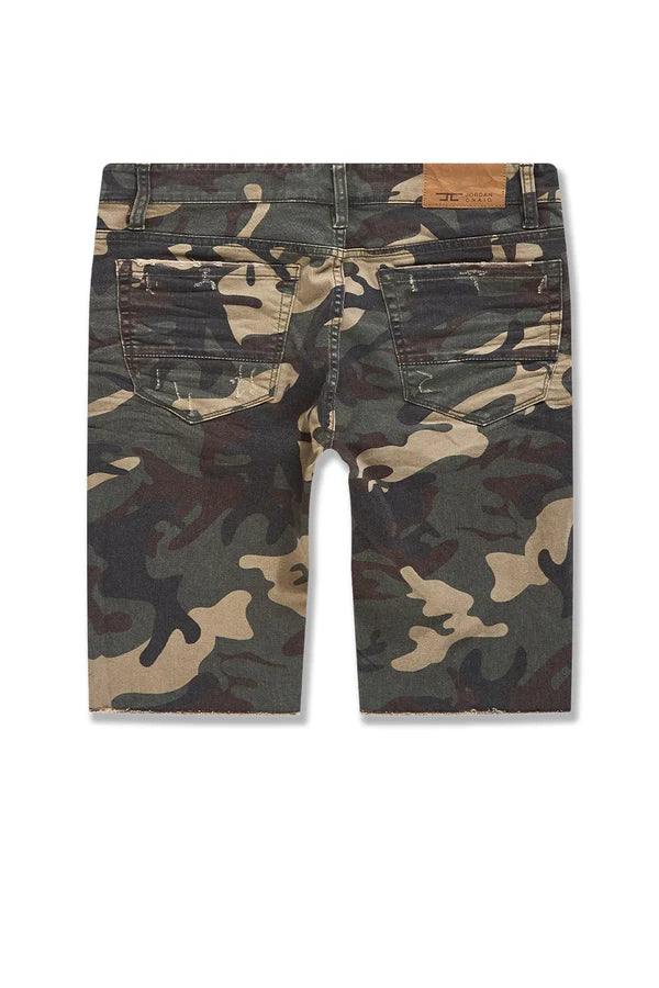  camo-patterned twill shorts with regular rise and 3D baked whiskers