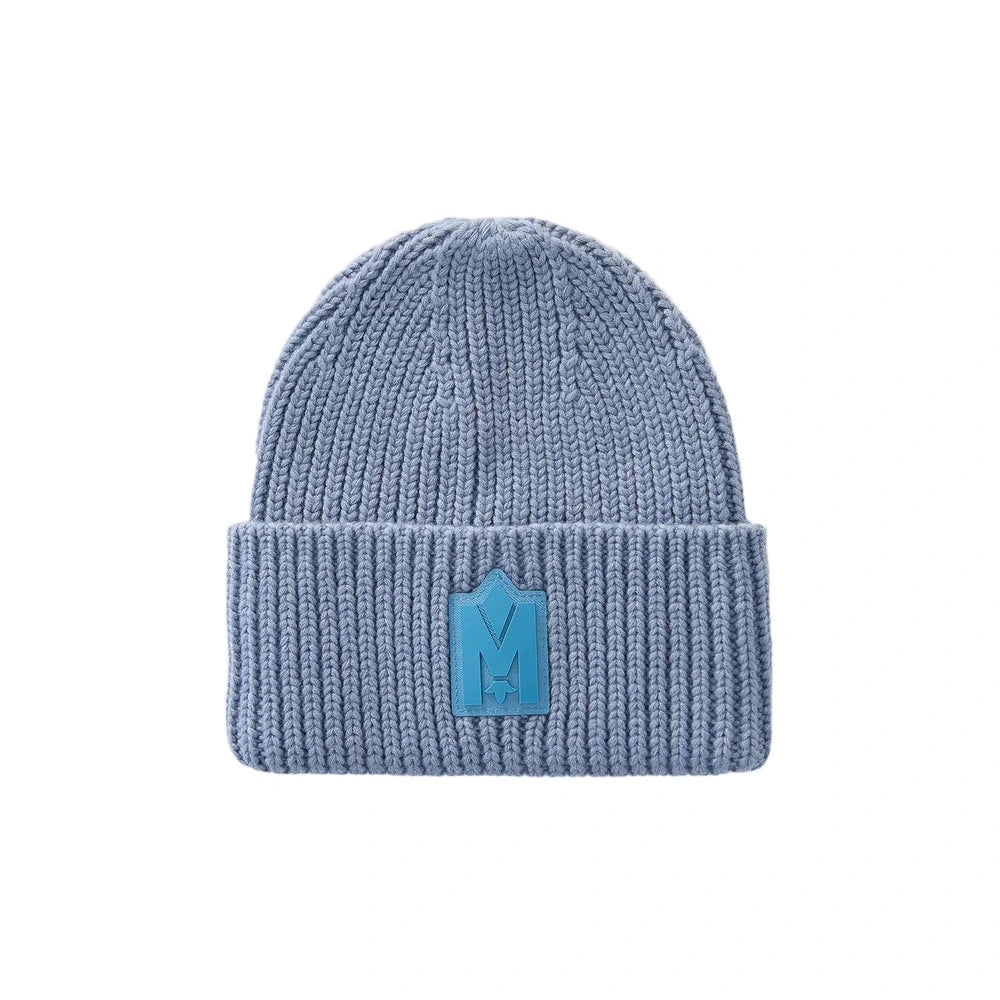 JUDE-MZ is a hand-knit toque for men & women crafted from ultra warm merino wool with a ribbed cuff. A turn-up brim revealing a tonal silicone logo adds luxe detailing. Compliment any winter fit with a standout accessory.