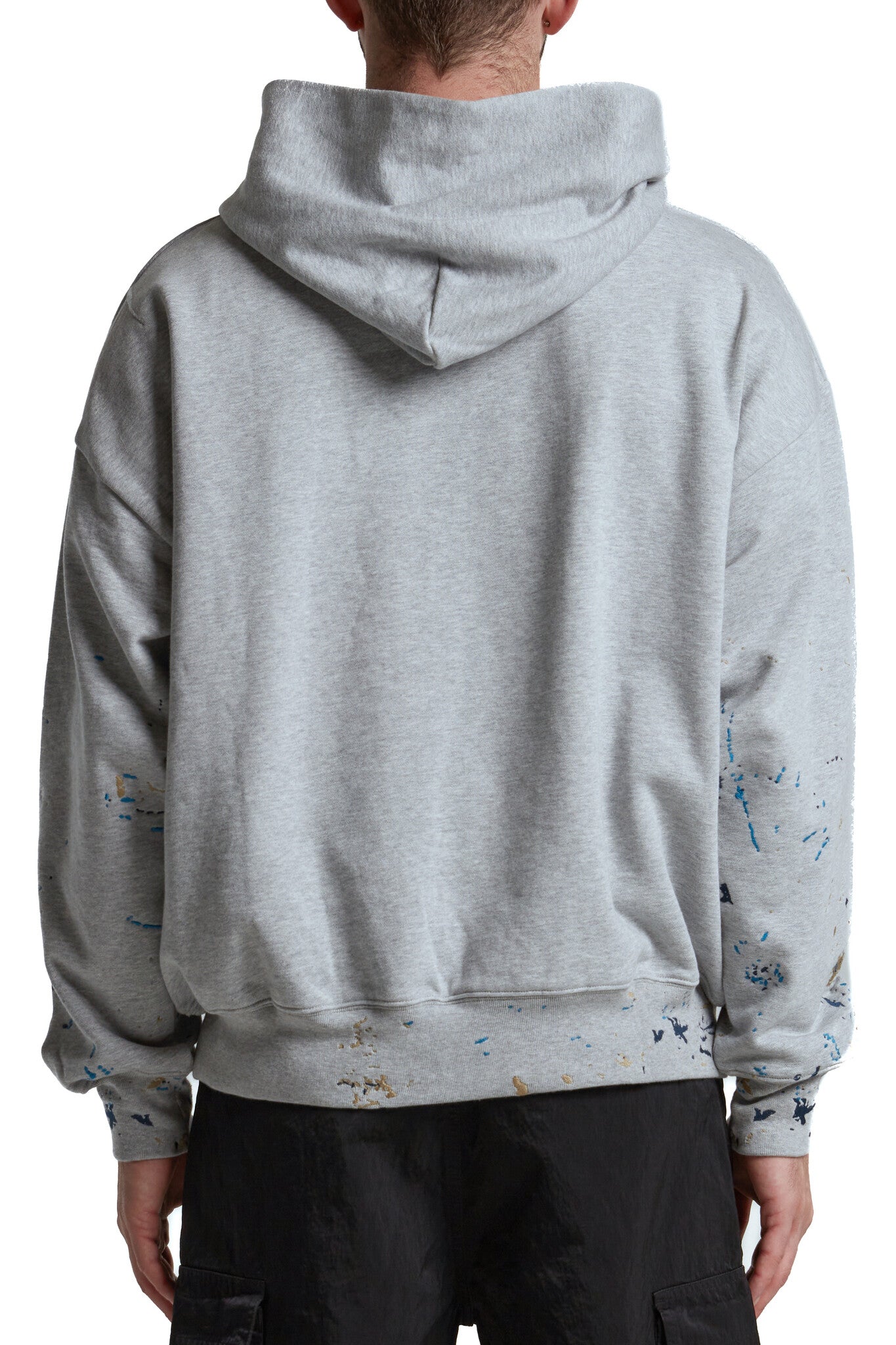 The Purple Brand Midweight Fleece Pullover Hoodie in Heather Grey delivers the perfect balance of comfort and style. Crafted from premium midweight fleece, it provides warmth without being too heavy, making it a versatile layering piece for any season. With its clean streetwear design, this hoodie is a must-have essential.