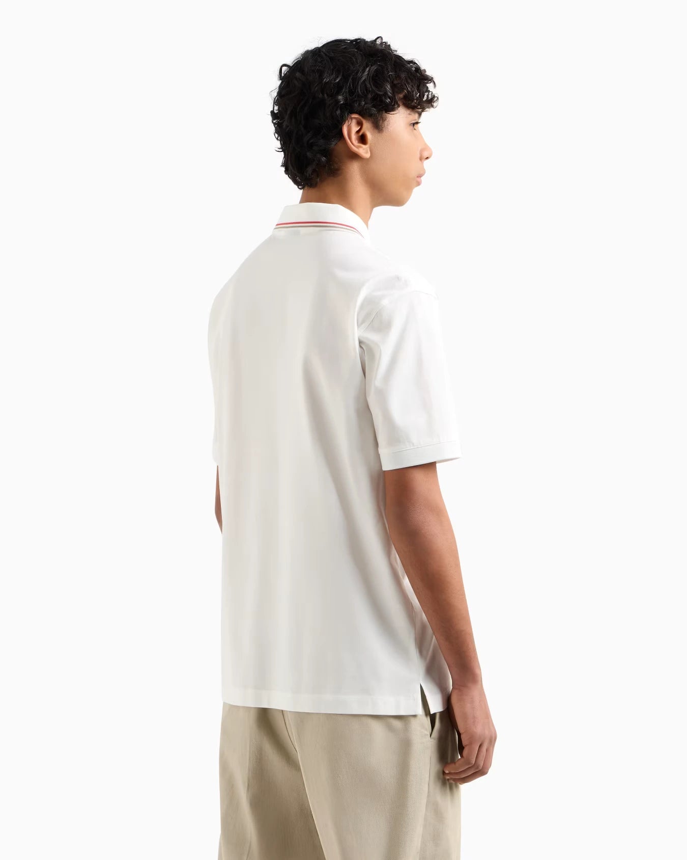 Mercerized cotton polo shirt with short sleeves and a contrasting striped collar, offering a sleek and refined look.