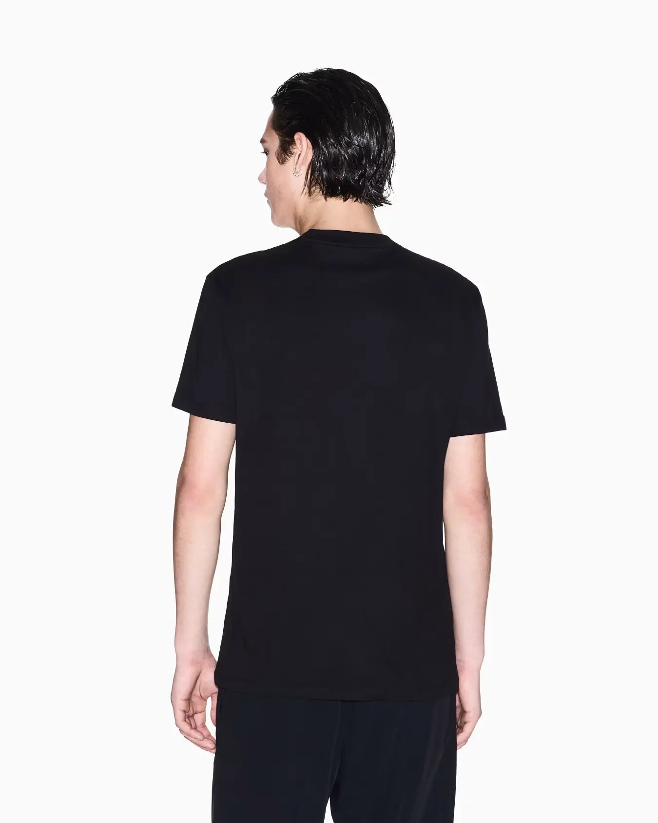  Regular-fit cotton jersey T-shirt with round neckline and chest logo, styled casually with jeans.