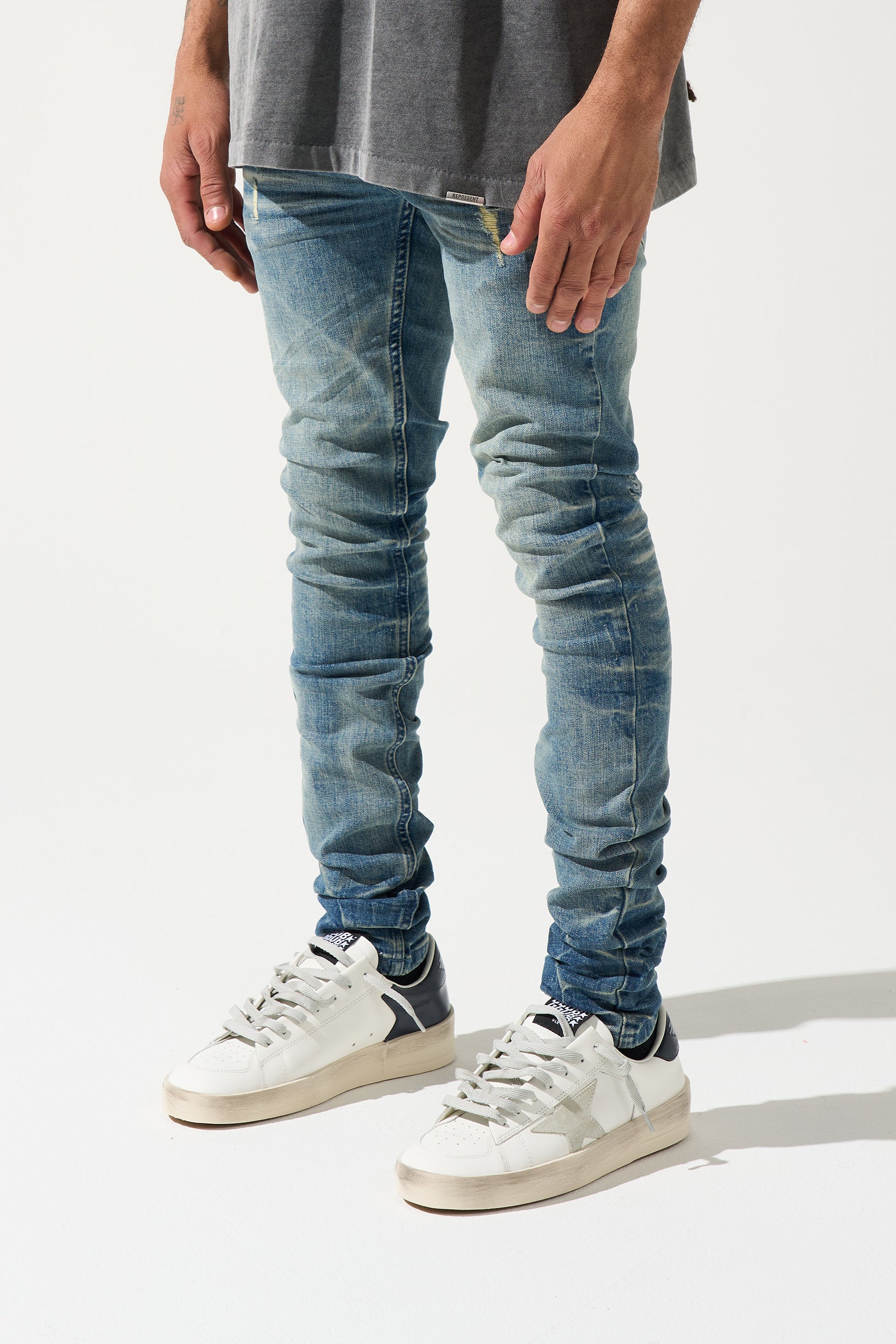 SERENEDE® Neptune Jeans in mid blue with fitted silhouette and branded hardware for streetwear style.