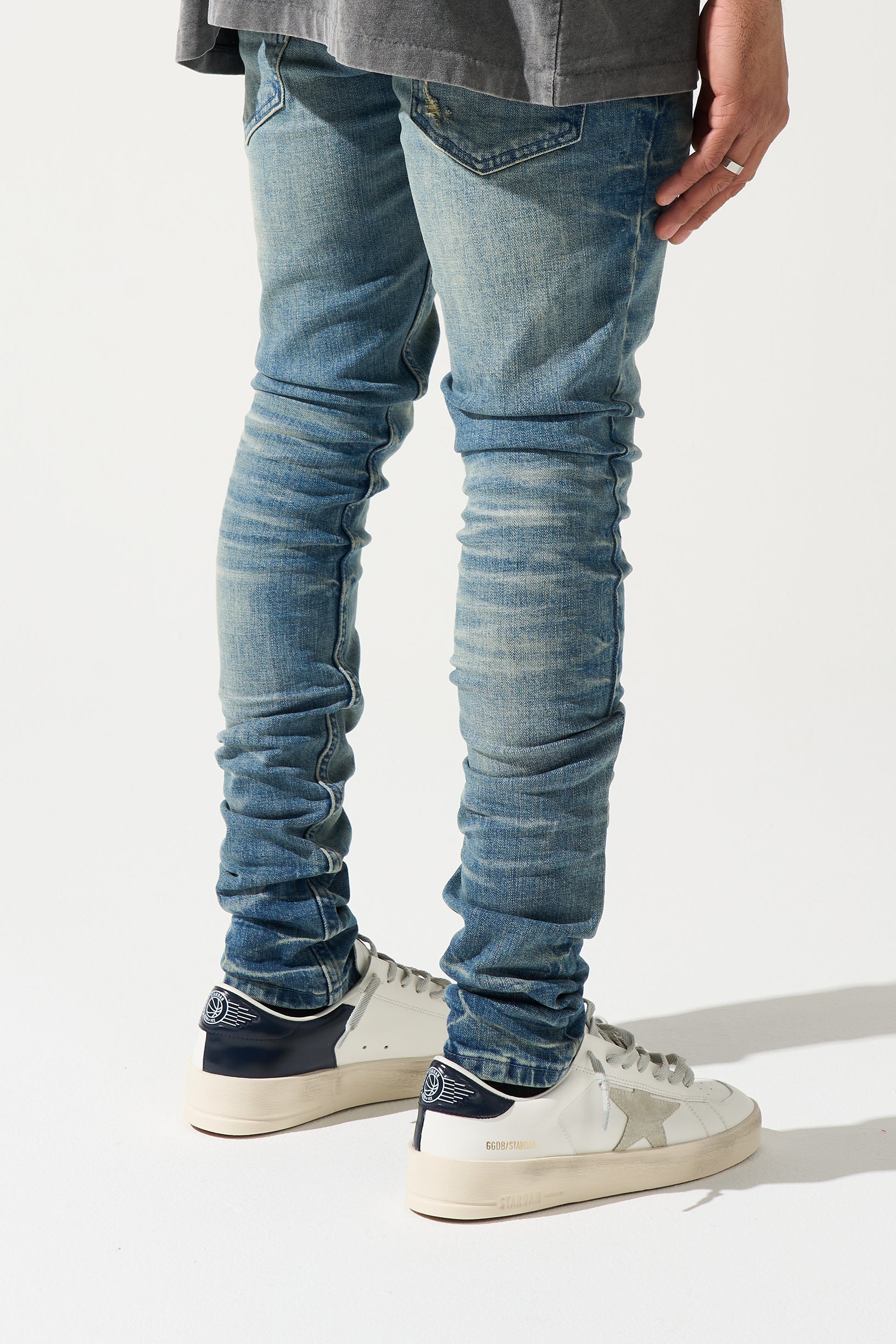 SERENEDE® Neptune Jeans in mid blue with fitted silhouette and branded hardware for streetwear style.